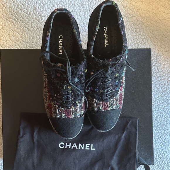 CHANEL Tweed Lace-Up Boots with Black Details - Picture 1 of 4